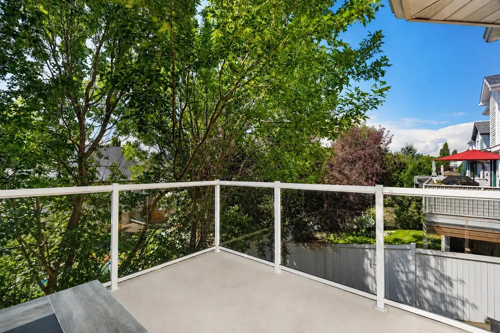 113 Sierra Vista Terrace SW Calgary AB T3H 3C4