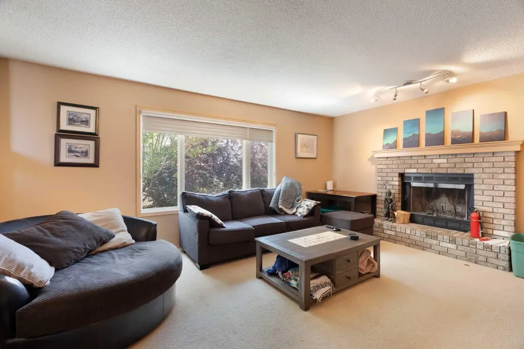 113 Sierra Vista Terrace SW Calgary AB T3H 3C4