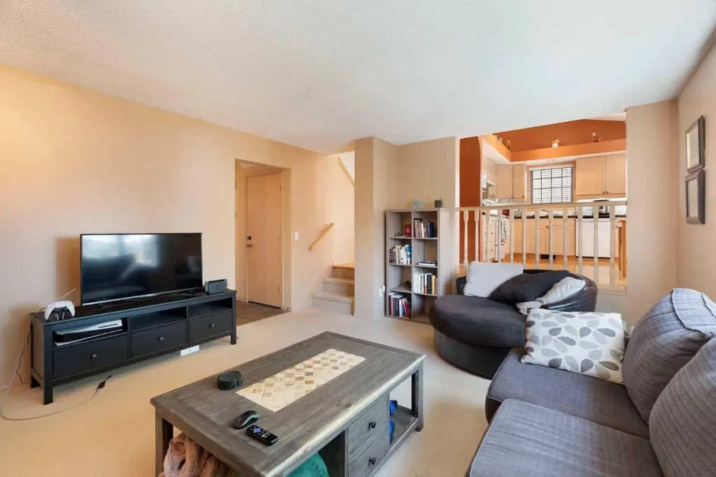 113 Sierra Vista Terrace SW Calgary AB T3H 3C4