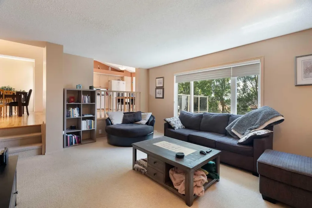 113 Sierra Vista Terrace SW Calgary AB T3H 3C4