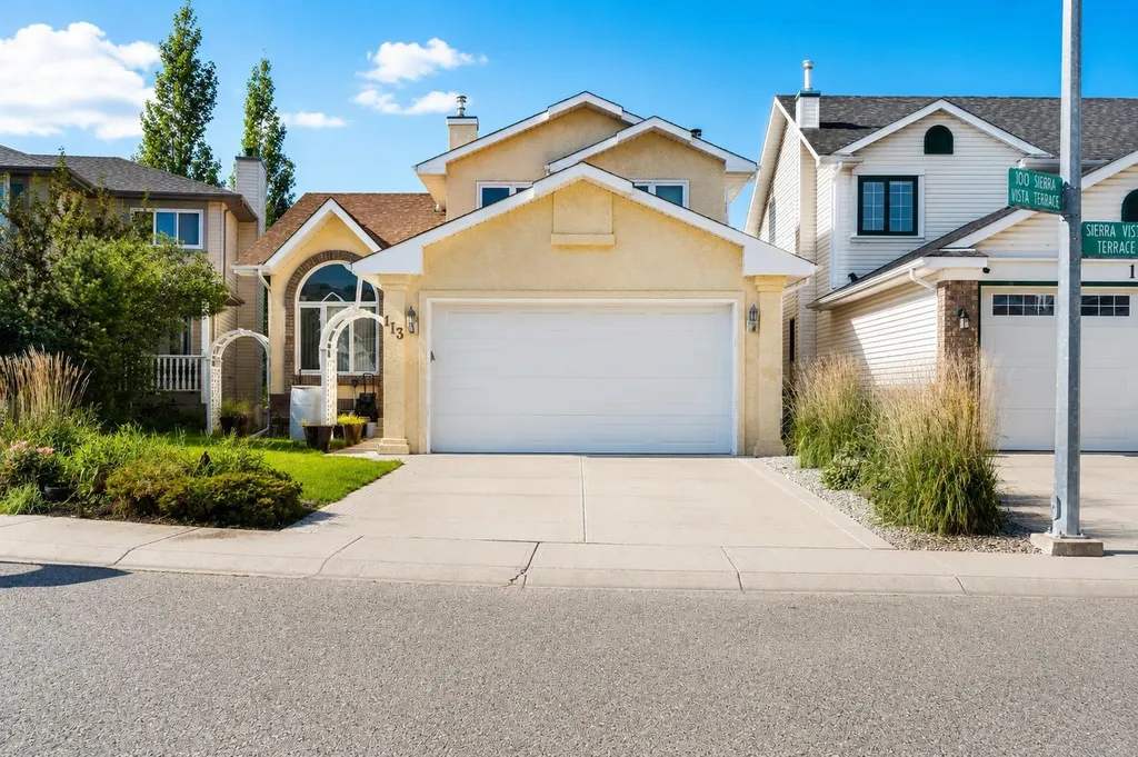113 Sierra Vista Terrace SW Calgary AB T3H 3C4