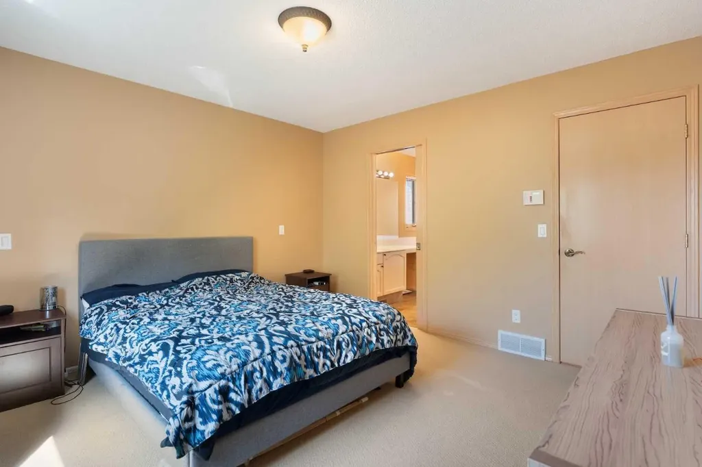 113 Sierra Vista Terrace SW Calgary AB T3H 3C4