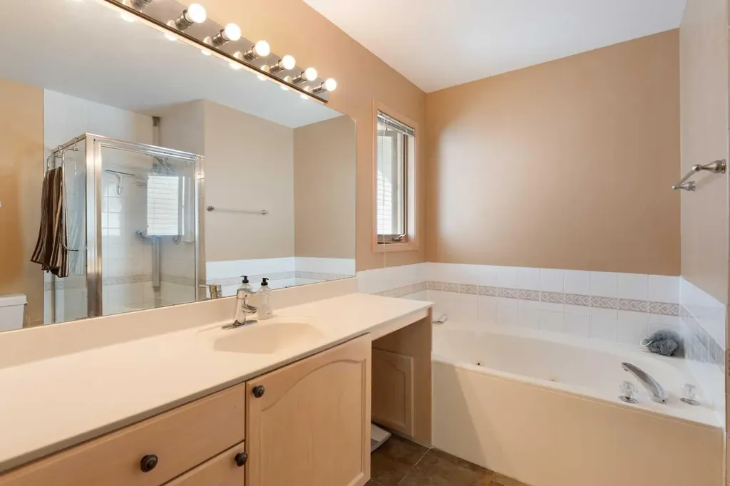 113 Sierra Vista Terrace SW Calgary AB T3H 3C4