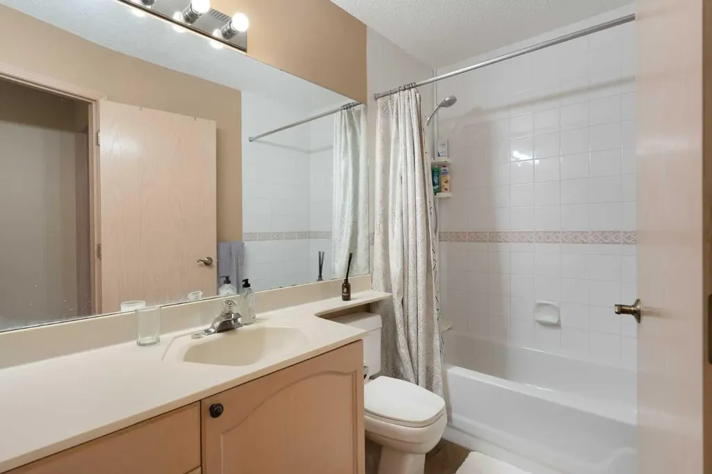 113 Sierra Vista Terrace SW Calgary AB T3H 3C4