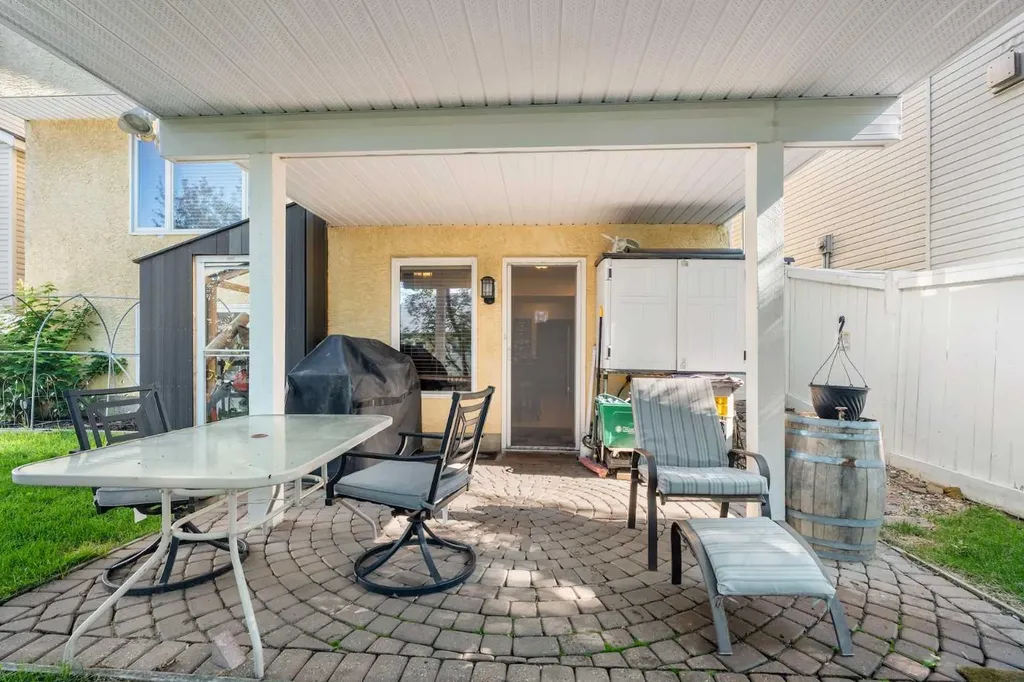 113 Sierra Vista Terrace SW Calgary AB T3H 3C4