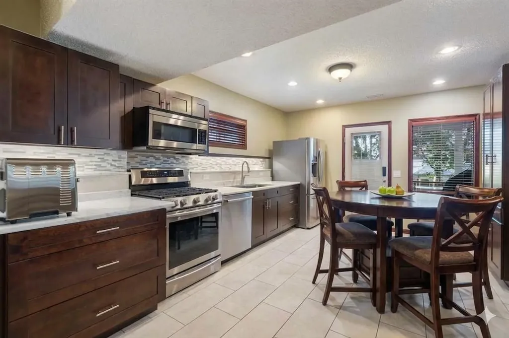 113 Sierra Vista Terrace SW Calgary AB T3H 3C4