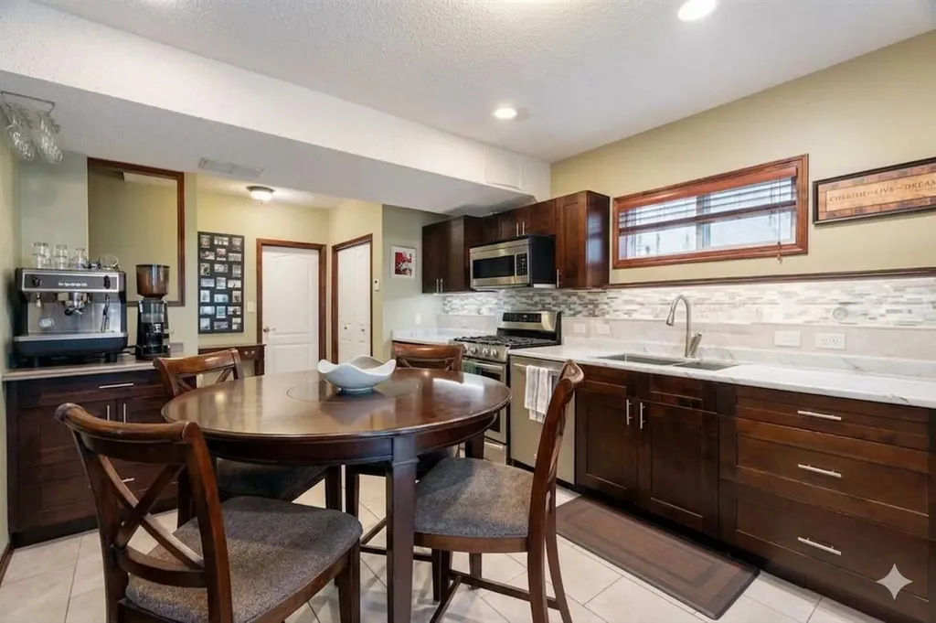 113 Sierra Vista Terrace SW Calgary AB T3H 3C4