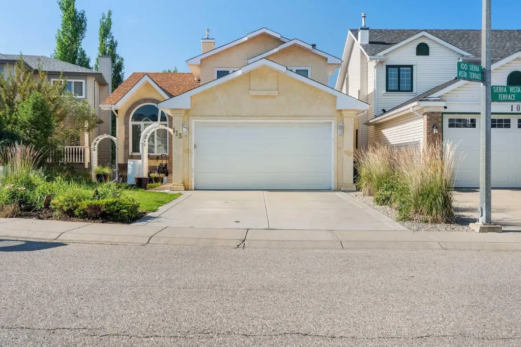 113 Sierra Vista Terrace SW Calgary AB T3H 3C4