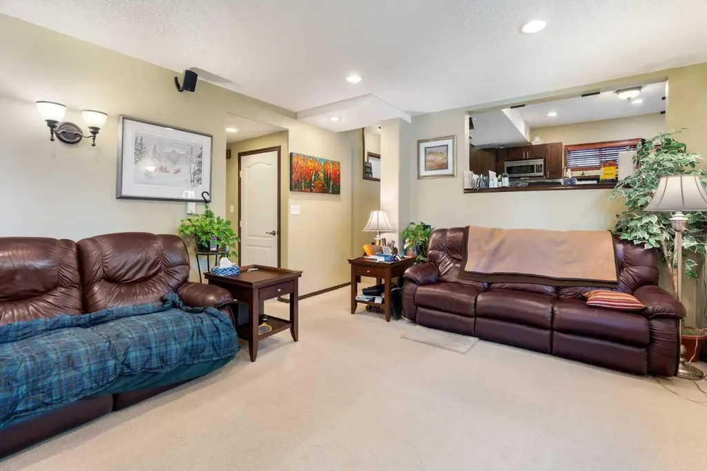 113 Sierra Vista Terrace SW Calgary AB T3H 3C4
