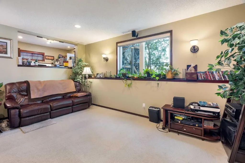 113 Sierra Vista Terrace SW Calgary AB T3H 3C4