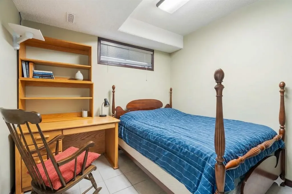 113 Sierra Vista Terrace SW Calgary AB T3H 3C4