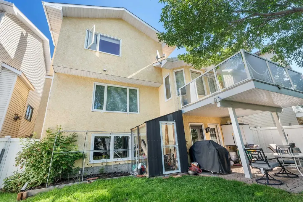 113 Sierra Vista Terrace SW Calgary AB T3H 3C4