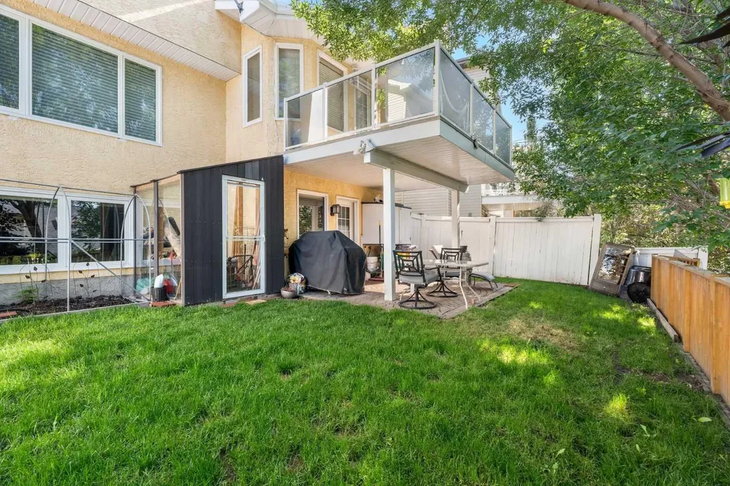 113 Sierra Vista Terrace SW Calgary AB T3H 3C4