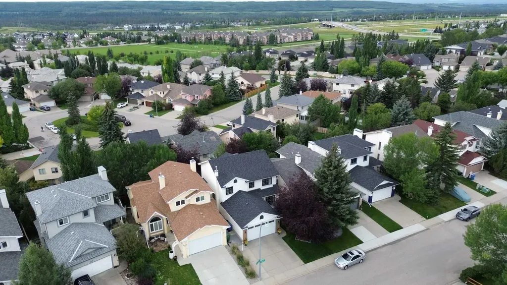 113 Sierra Vista Terrace SW Calgary AB T3H 3C4