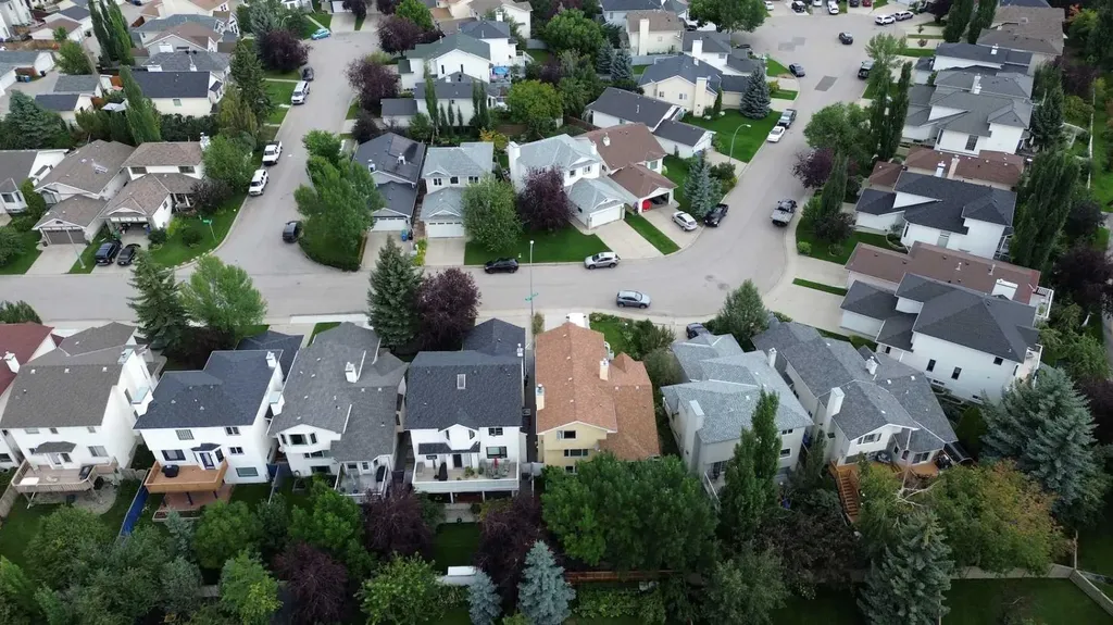113 Sierra Vista Terrace SW Calgary AB T3H 3C4
