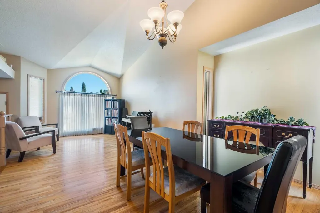 113 Sierra Vista Terrace SW Calgary AB T3H 3C4