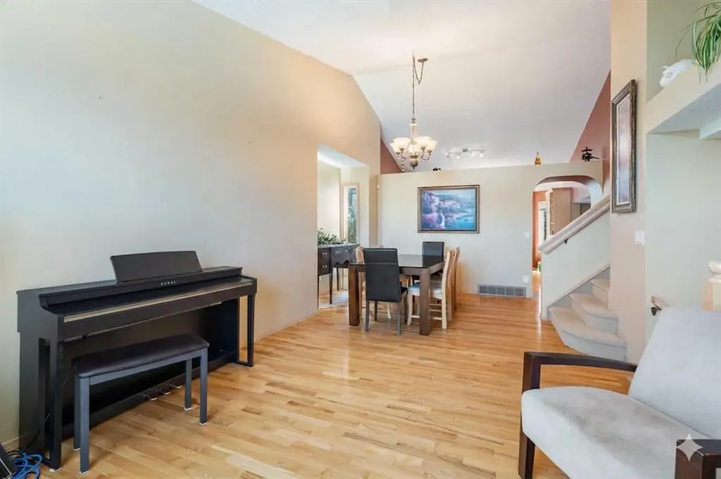113 Sierra Vista Terrace SW Calgary AB T3H 3C4