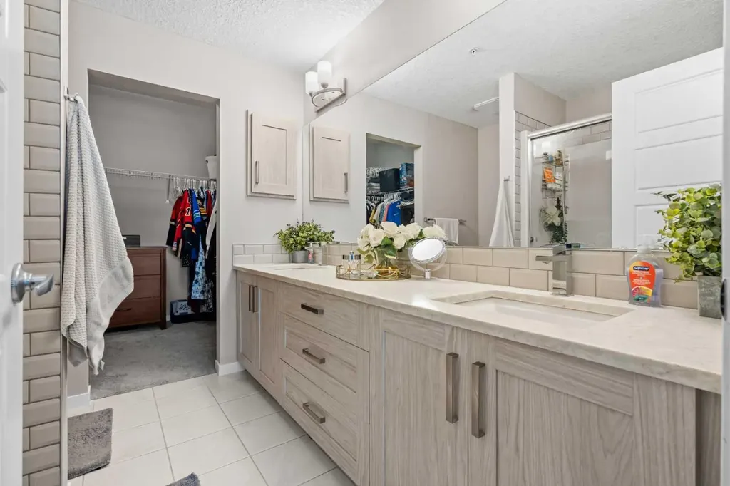 370 Harvest Hills Common Calgary AB T3K2M8