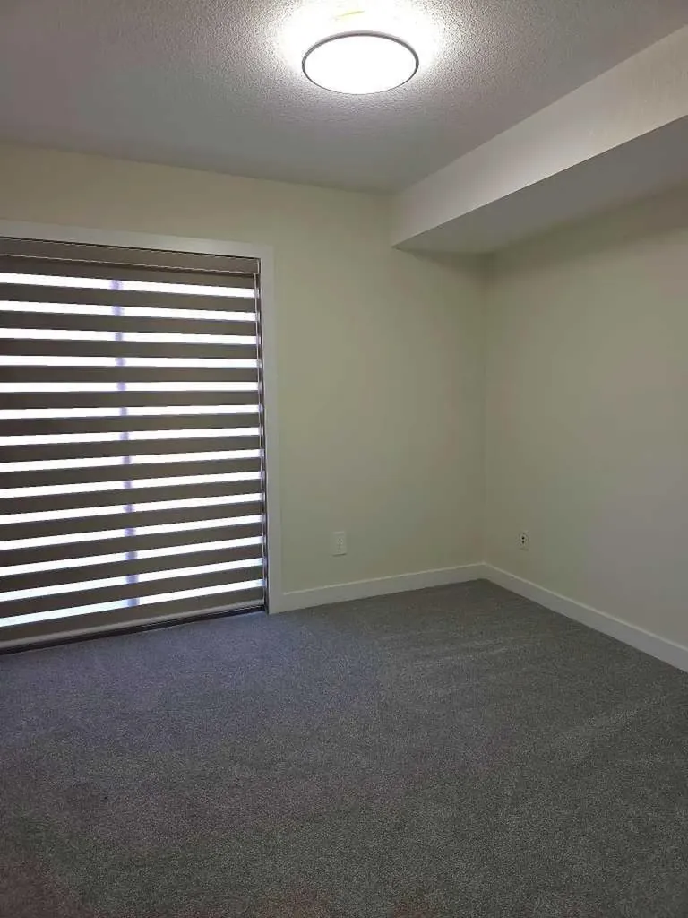 4 Everridge Square SW Calgary AB T2Y 5G9