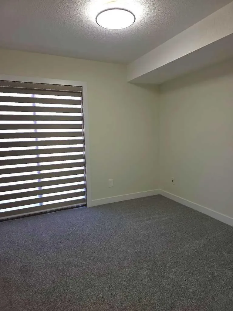 4 Everridge Square SW Calgary AB T2Y 5G9