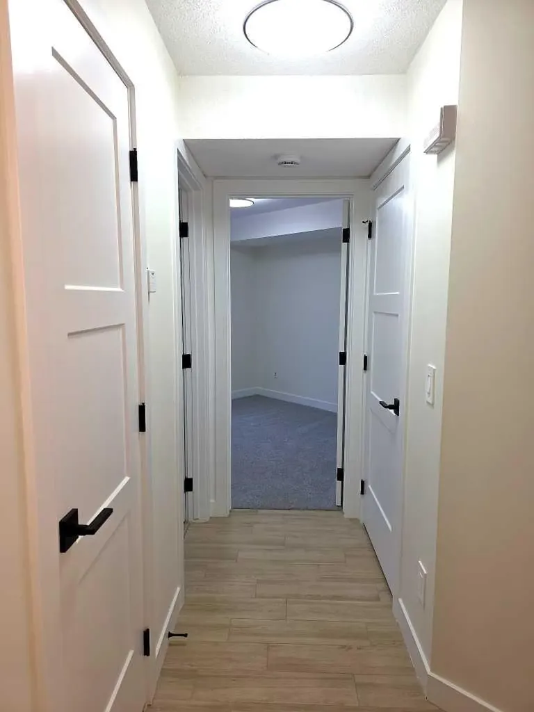 4 Everridge Square SW Calgary AB T2Y 5G9
