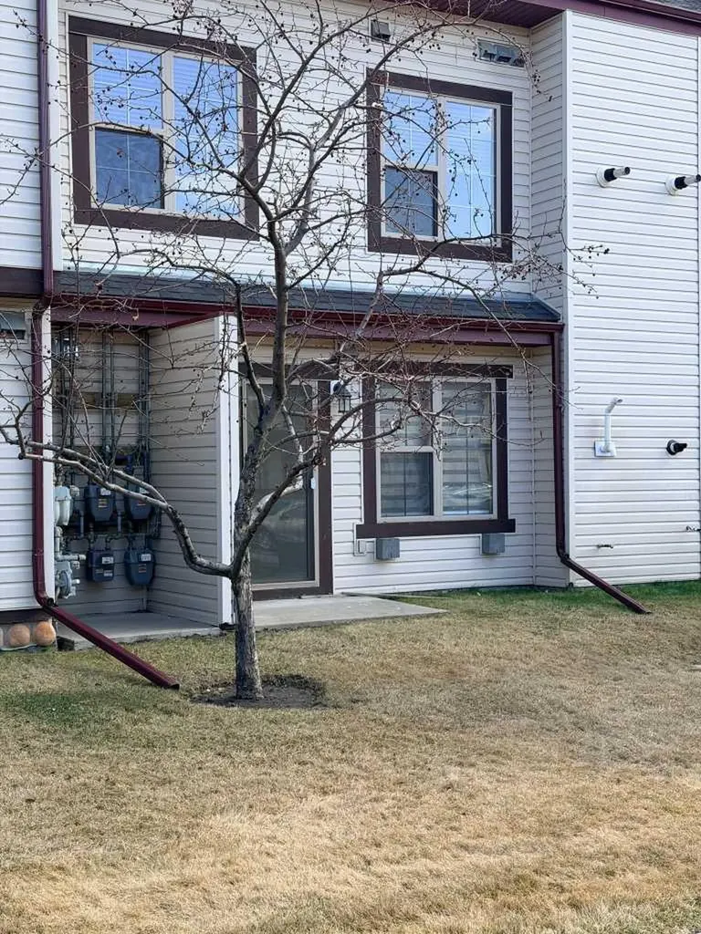 4 Everridge Square SW Calgary AB T2Y 5G9