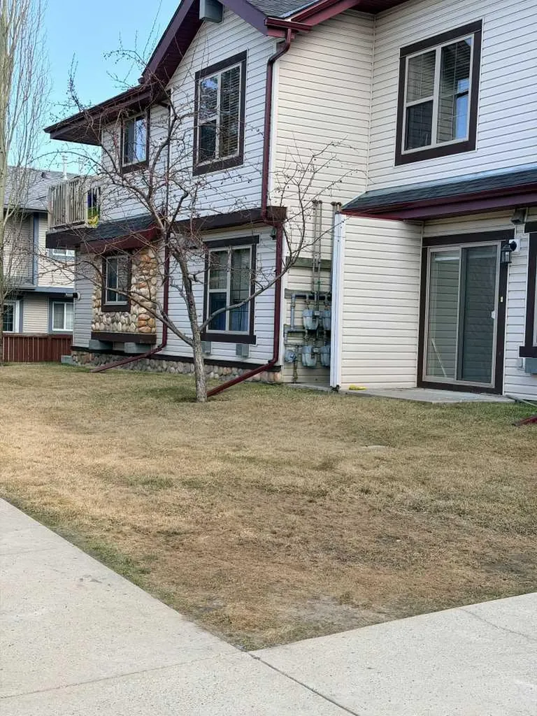 4 Everridge Square SW Calgary AB T2Y 5G9