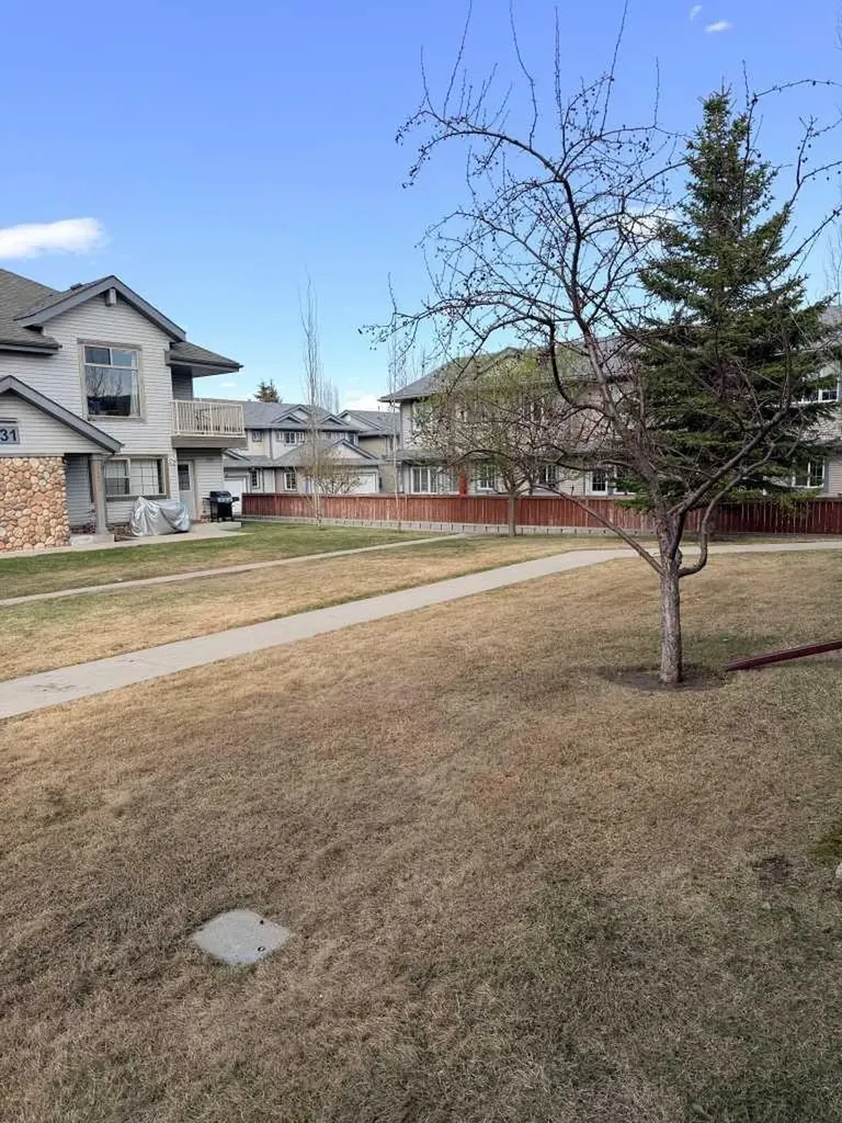 4 Everridge Square SW Calgary AB T2Y 5G9
