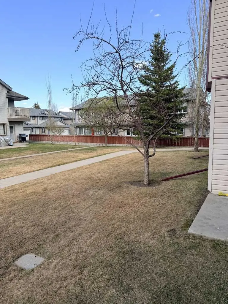 4 Everridge Square SW Calgary AB T2Y 5G9