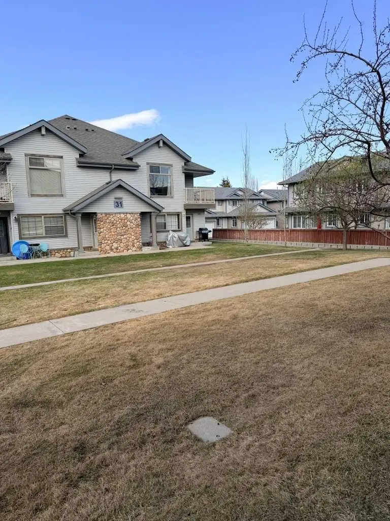 4 Everridge Square SW Calgary AB T2Y 5G9