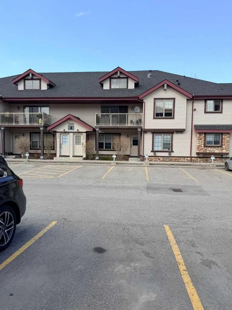 4 Everridge Square SW Calgary AB T2Y 5G9