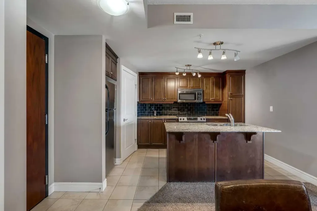 910 5 Avenue SW Calgary AB T2P 0C3