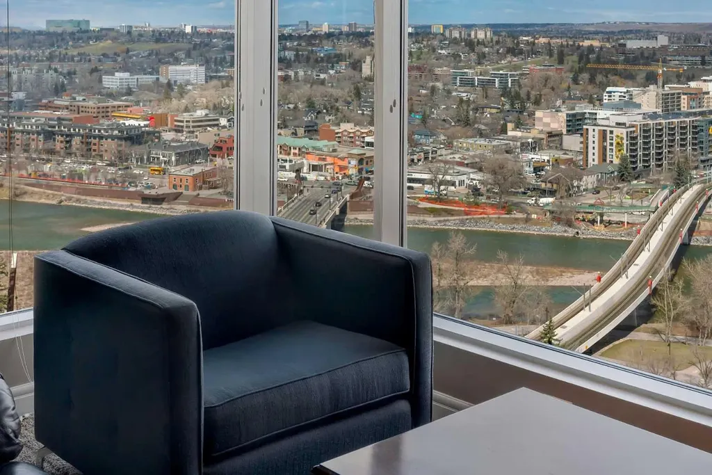 910 5 Avenue SW Calgary AB T2P 0C3