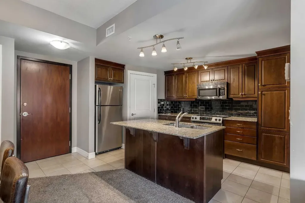 910 5 Avenue SW Calgary AB T2P 0C3