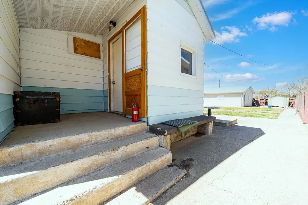 5103 41 Avenue Taber AB T1G 1B2
