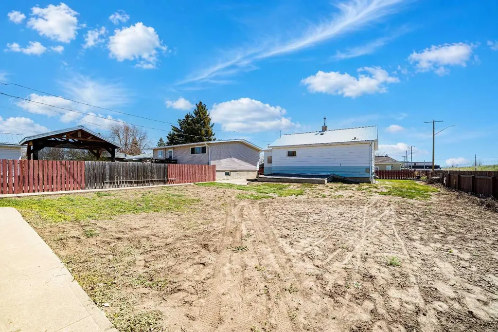 5103 41 Avenue Taber AB T1G 1B2