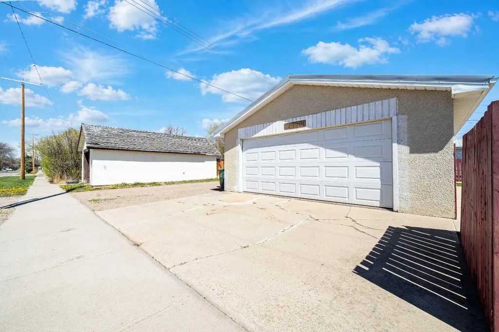 5103 41 Avenue Taber AB T1G 1B2