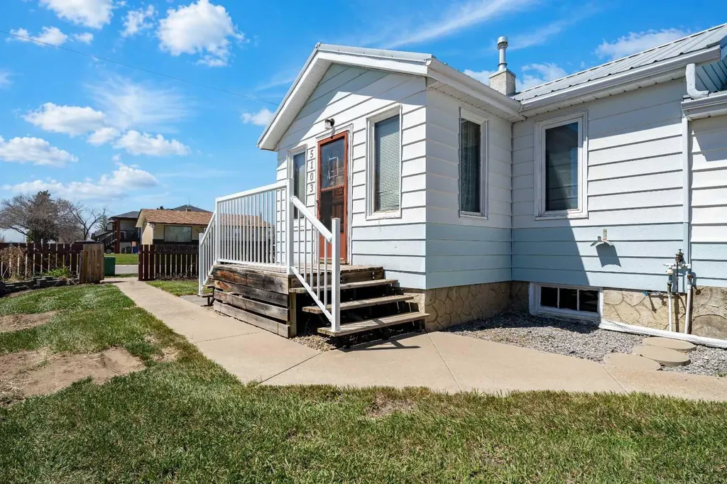 5103 41 Avenue Taber AB T1G 1B2