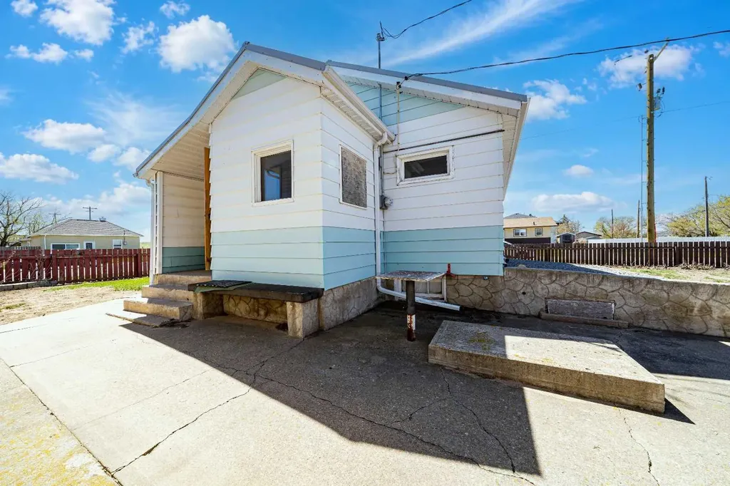 5103 41 Avenue Taber AB T1G 1B2