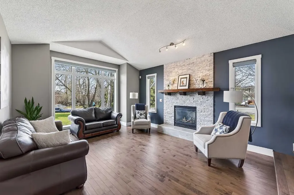 756 East Chestermere Drive Chestermere AB T1X 1A6