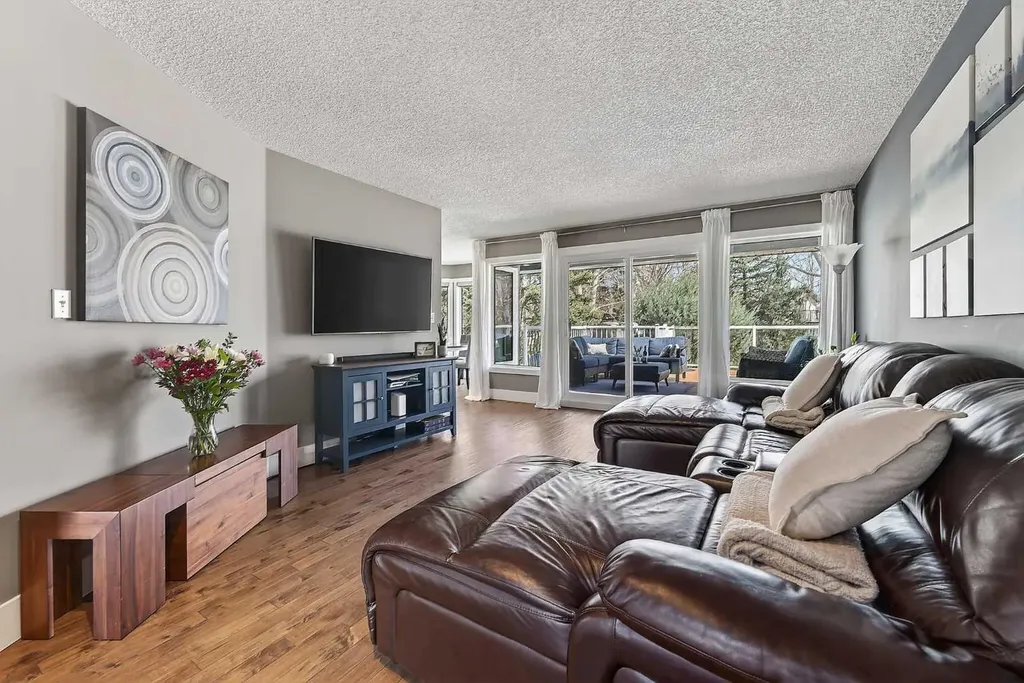 756 East Chestermere Drive Chestermere AB T1X 1A6