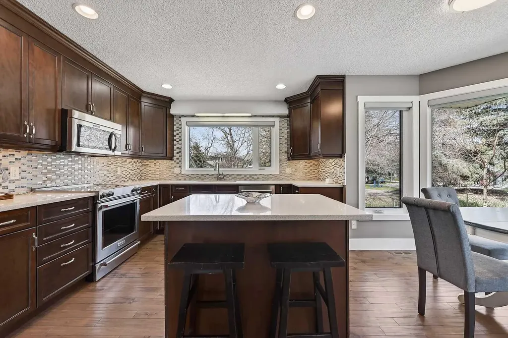 756 East Chestermere Drive Chestermere AB T1X 1A6