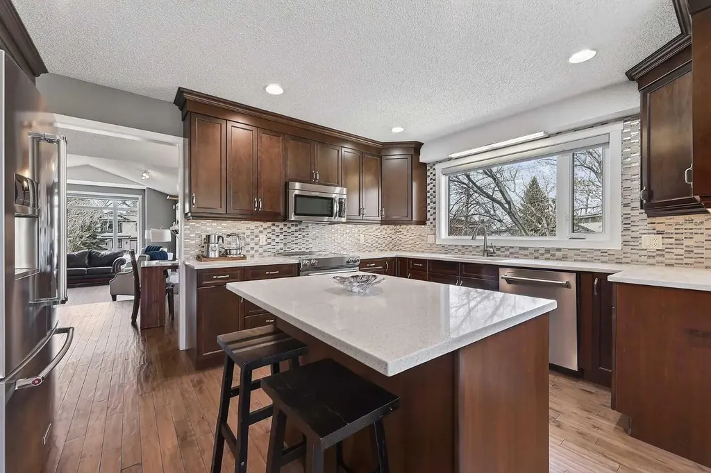 756 East Chestermere Drive Chestermere AB T1X 1A6