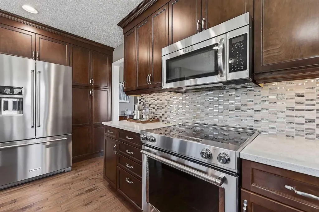 756 East Chestermere Drive Chestermere AB T1X 1A6