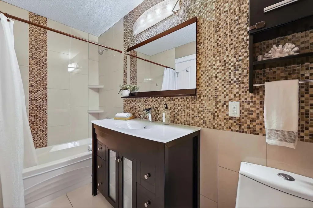 756 East Chestermere Drive Chestermere AB T1X 1A6