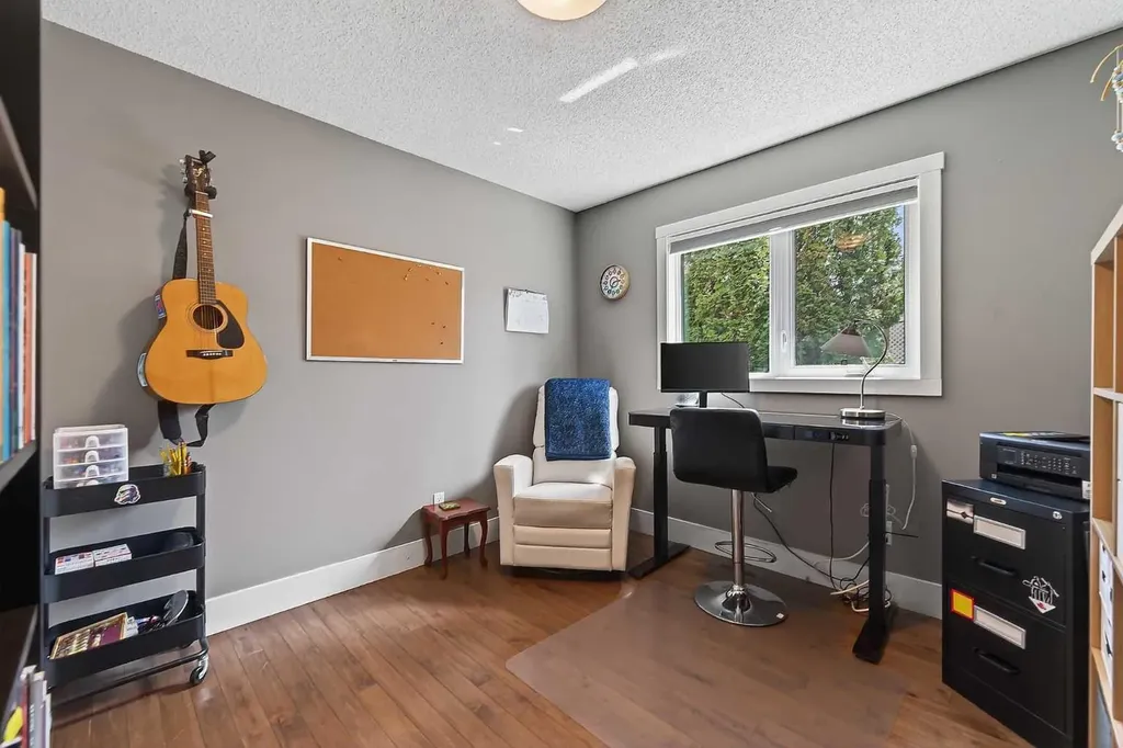 756 East Chestermere Drive Chestermere AB T1X 1A6