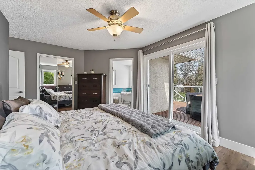 756 East Chestermere Drive Chestermere AB T1X 1A6