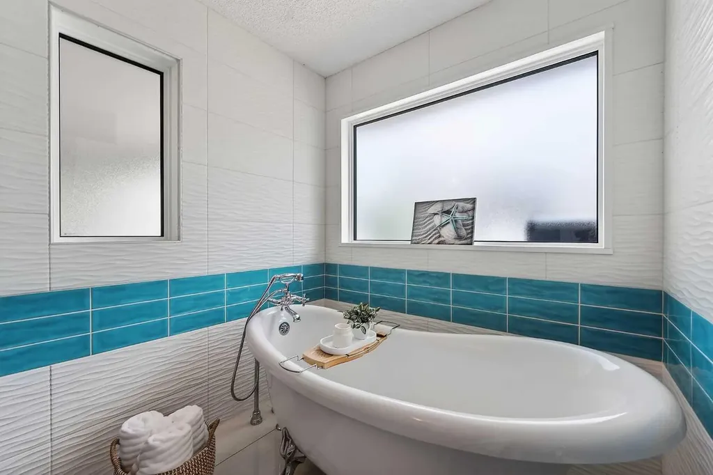 756 East Chestermere Drive Chestermere AB T1X 1A6