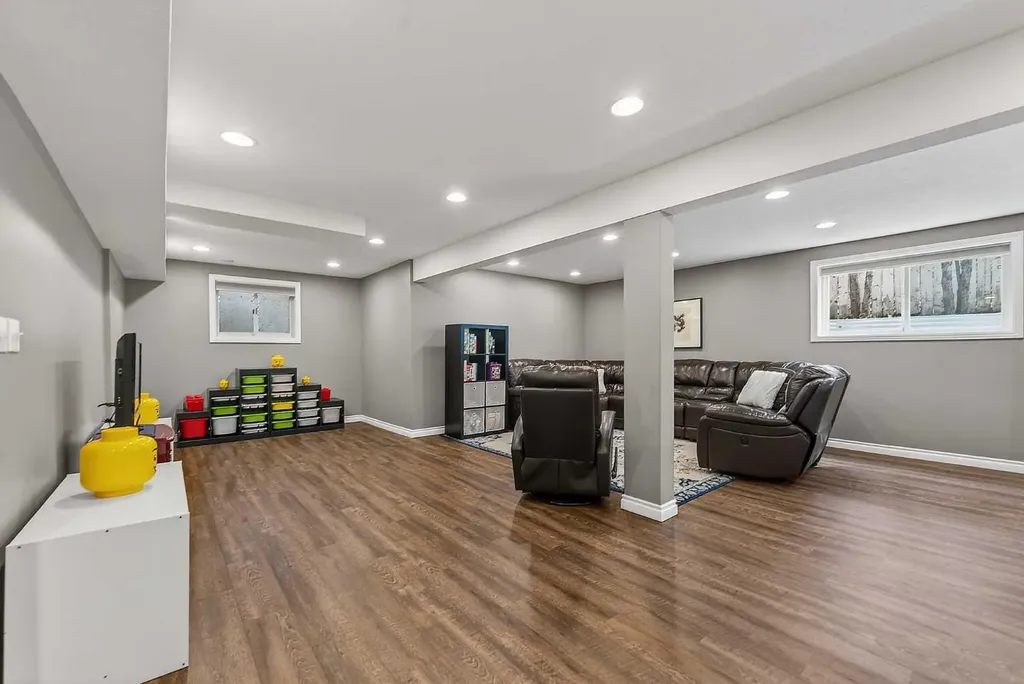 756 East Chestermere Drive Chestermere AB T1X 1A6