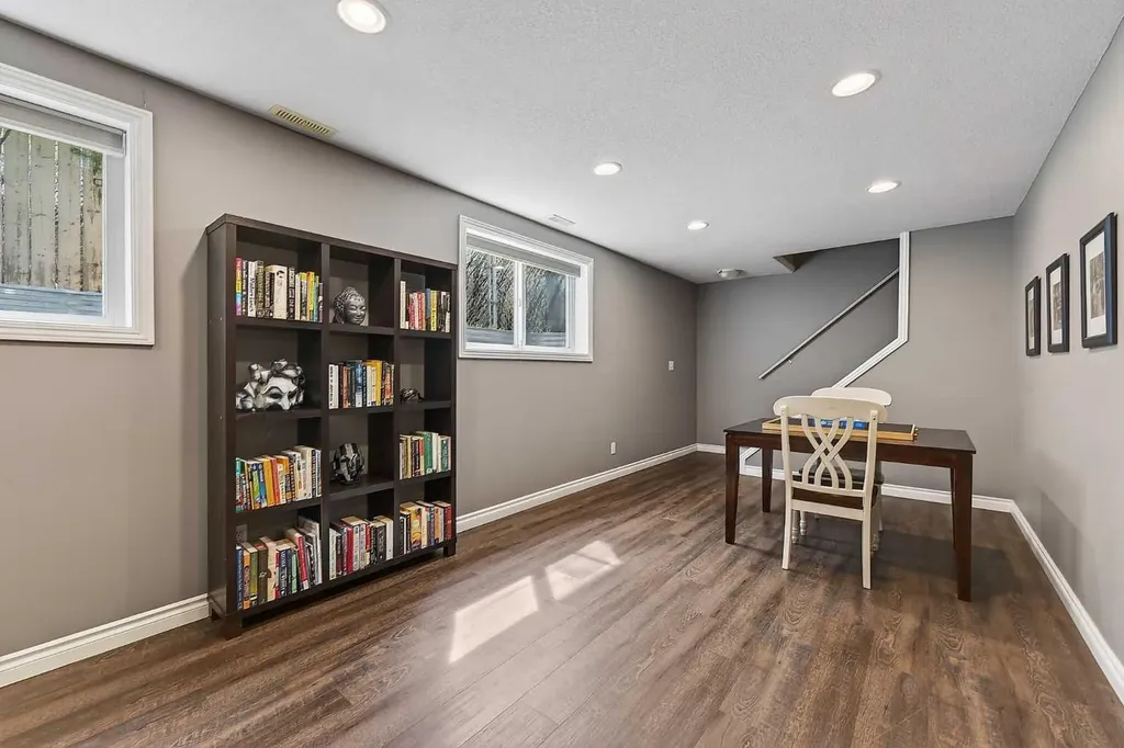 756 East Chestermere Drive Chestermere AB T1X 1A6